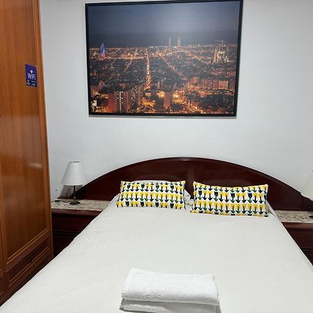 Room Familiar Sants Barcelona Buitenkant foto