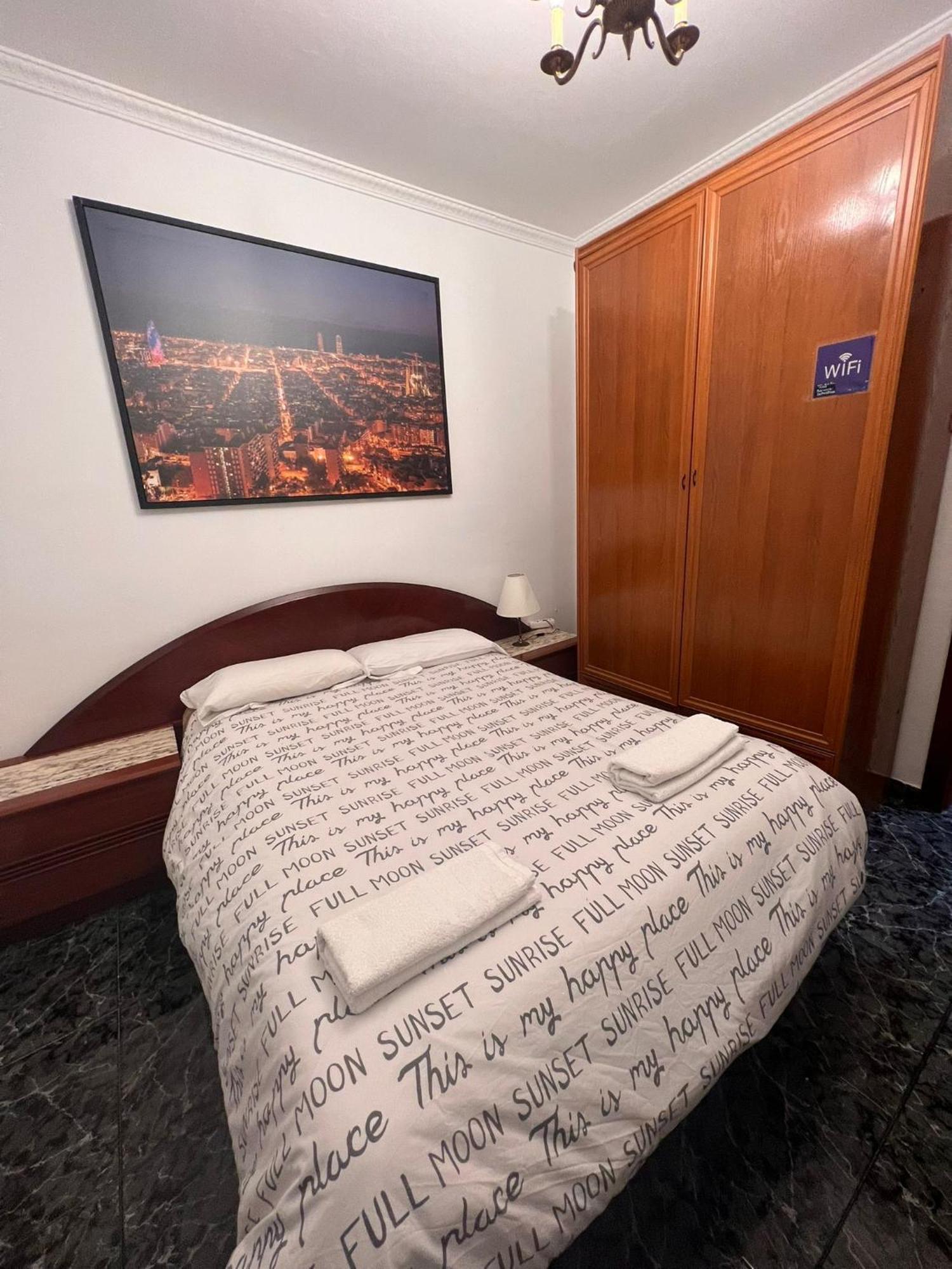 Room Familiar Sants Barcelona Buitenkant foto