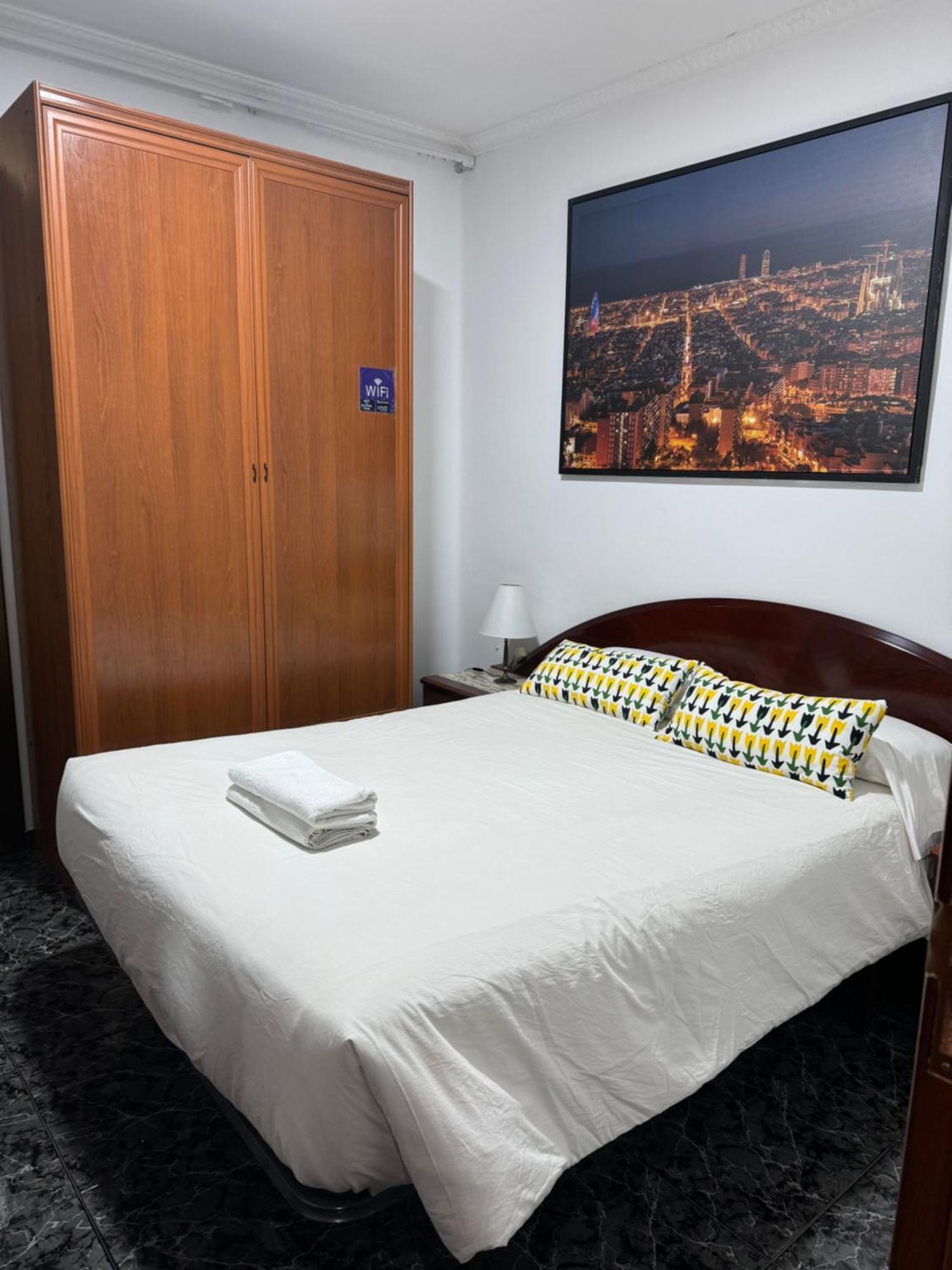 Room Familiar Sants Barcelona Buitenkant foto